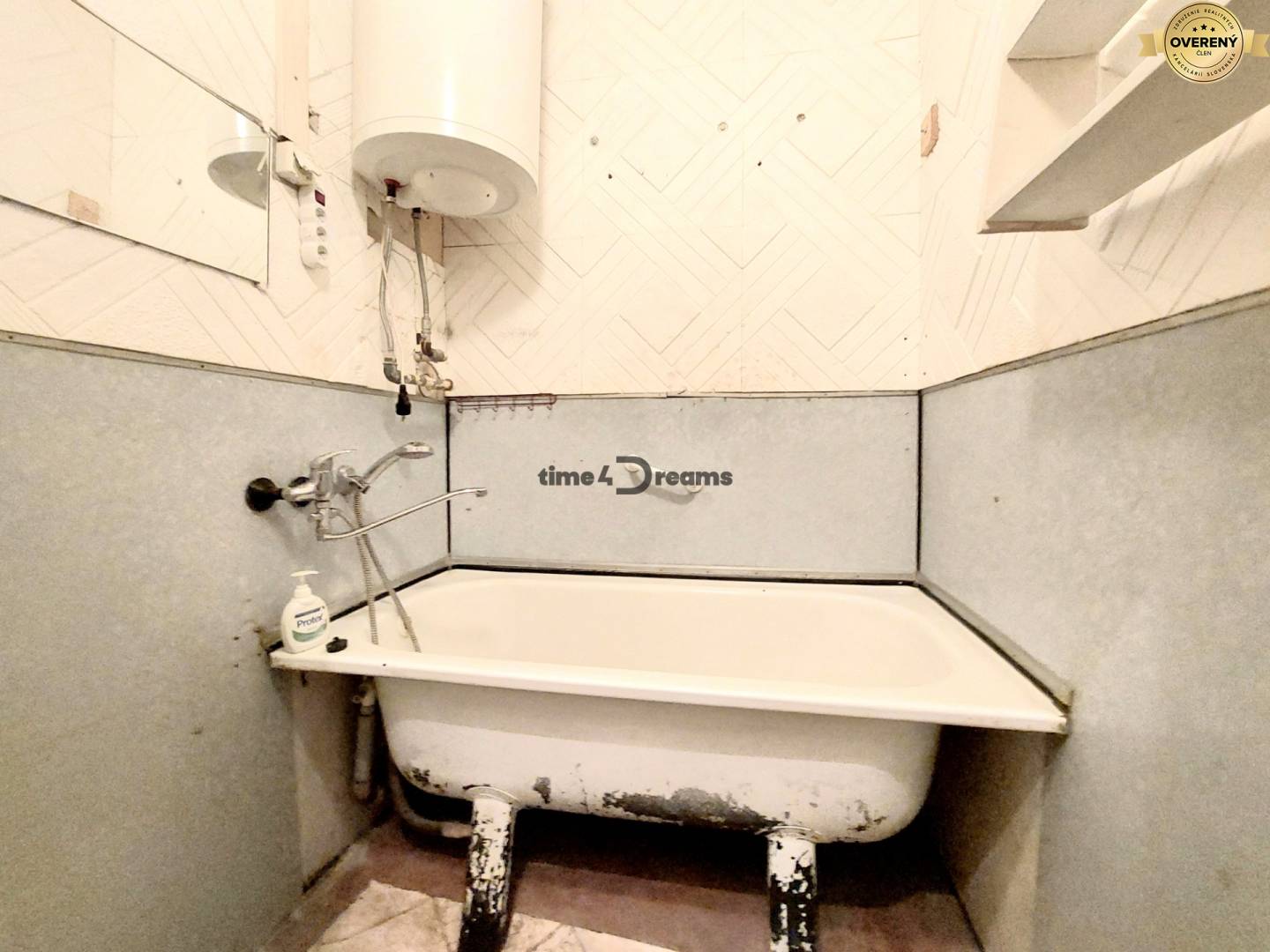 NA PREDAJ 4i byt v Dúbravách- časť Želobudza