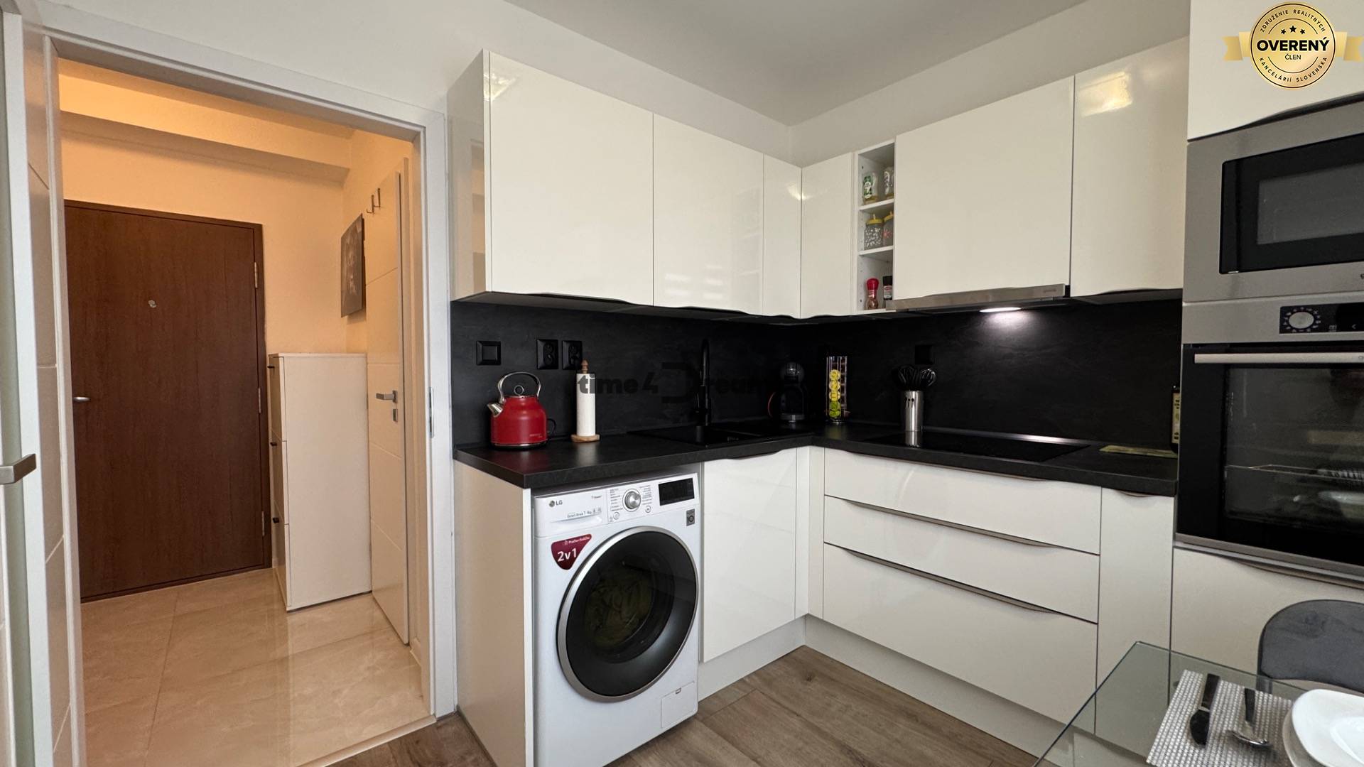 NA PRENÁJOM 1 izbový byt v centre mesta Nitra s GARÁŽOU