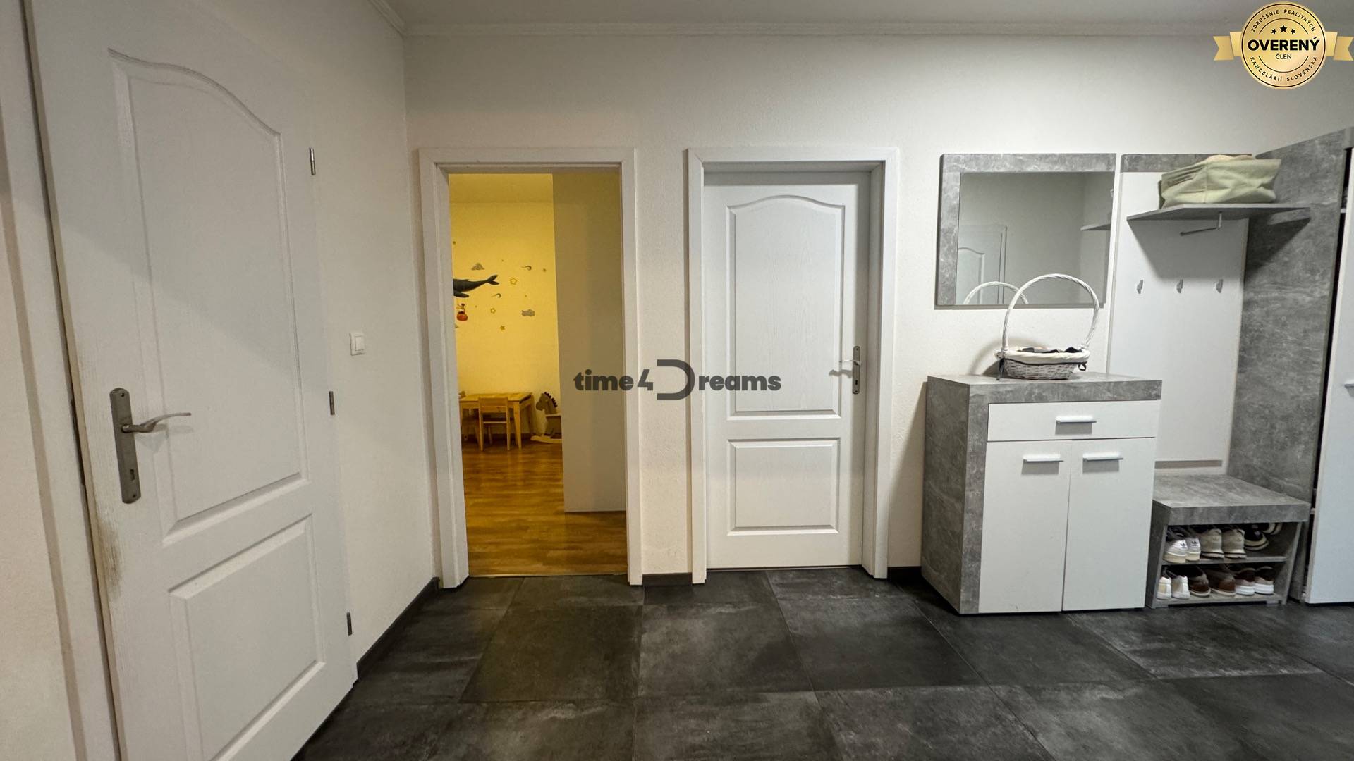 NA PREDAJ útulný domček v obci Kolíňany - Nitra