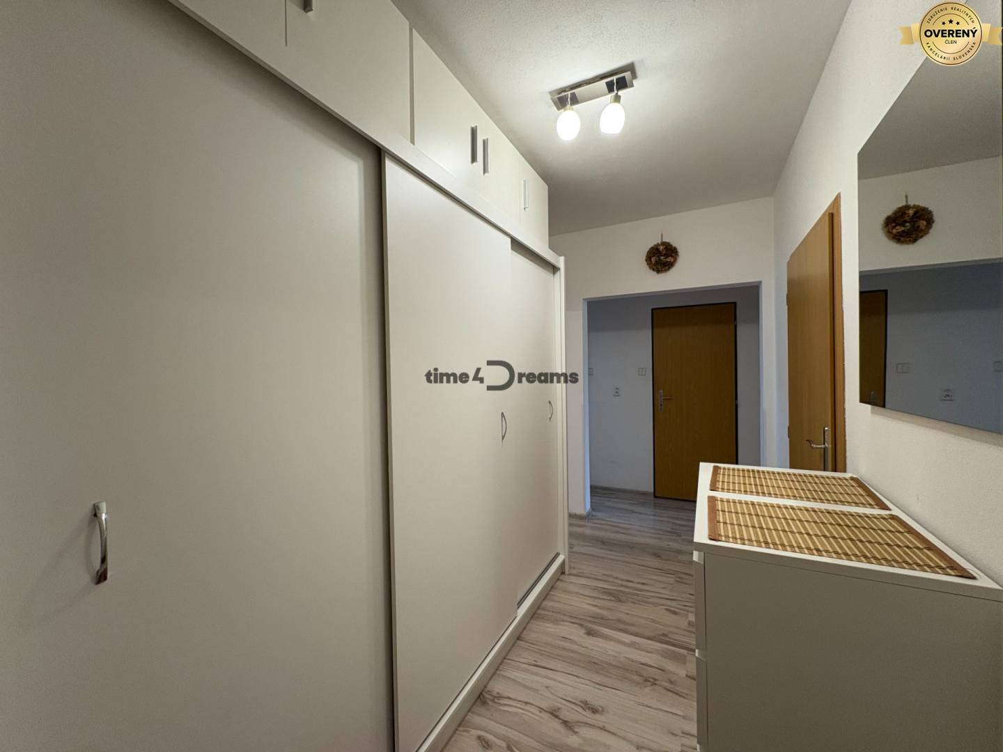 Na predaj: 3 izb.byt + LOGGIA + PIVNICA