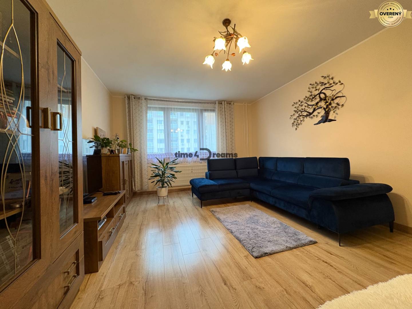 Na predaj: 3 izb.byt + LOGGIA + PIVNICA