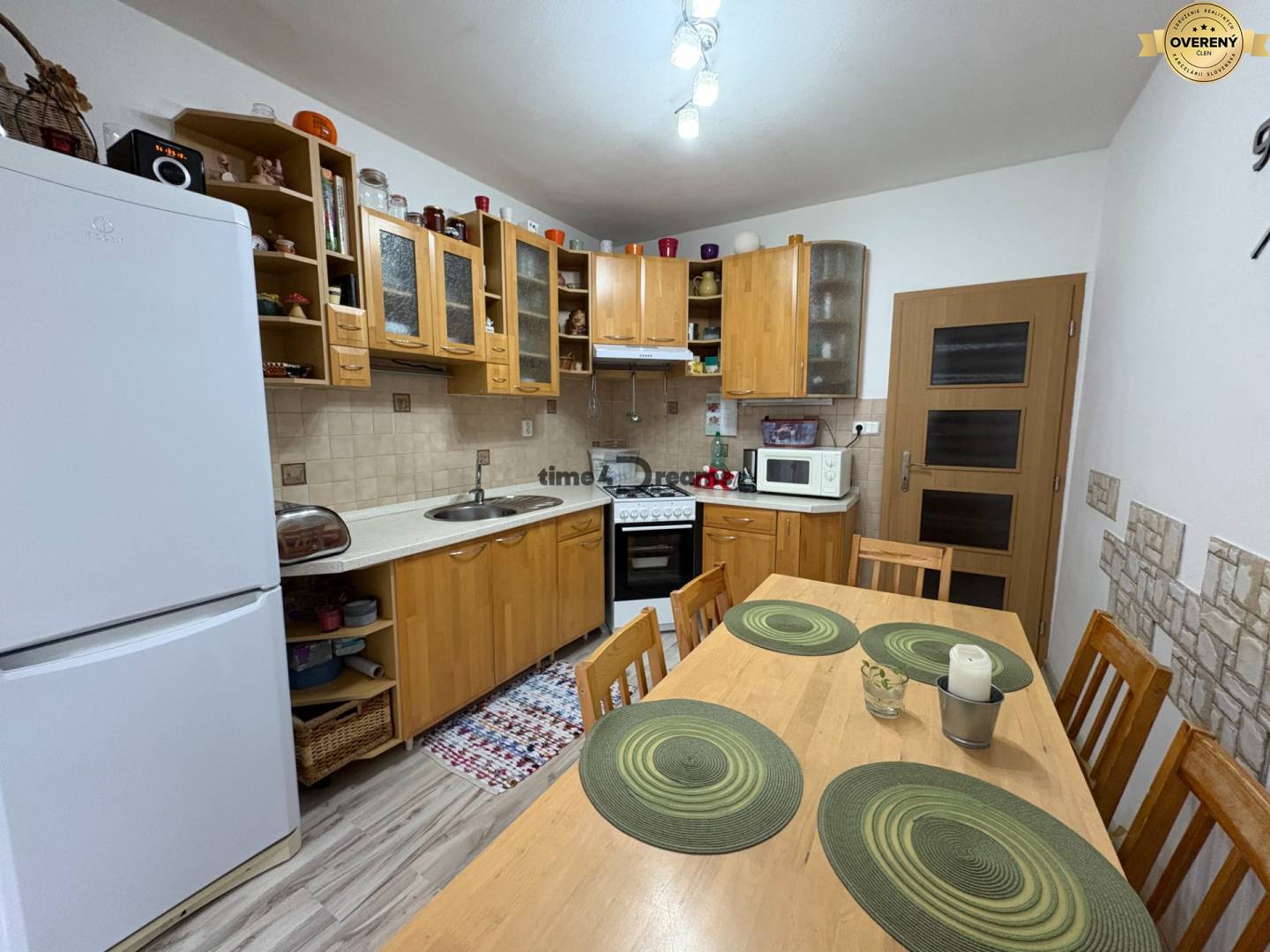 Na predaj: 3 izb.byt + LOGGIA + PIVNICA