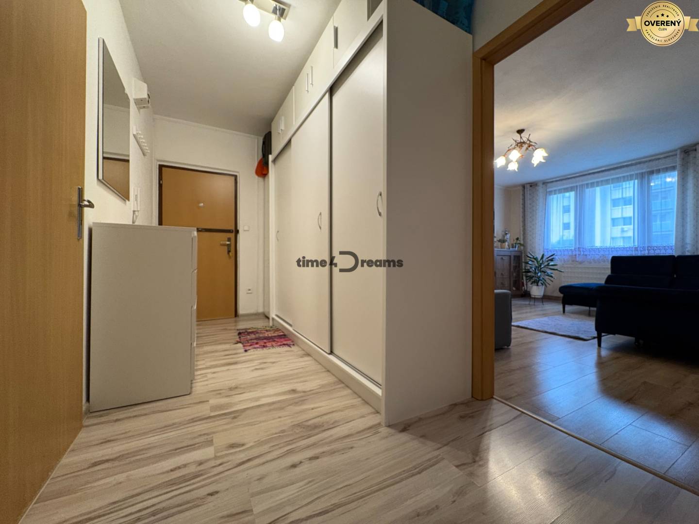 Na predaj: 3 izb.byt + LOGGIA + PIVNICA