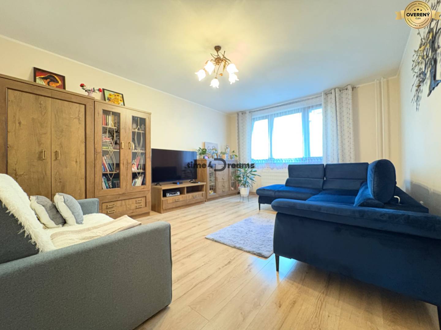 Na predaj: 3 izb.byt + LOGGIA + PIVNICA