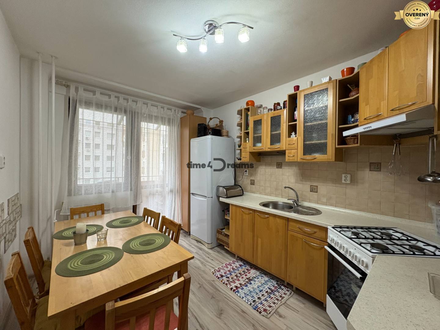 Na predaj: 3 izb.byt + LOGGIA + PIVNICA