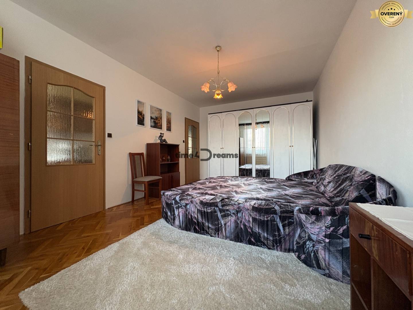 Na predaj: CENTRUM veľký 3 izb.byt + BALKON + ŠATNIK