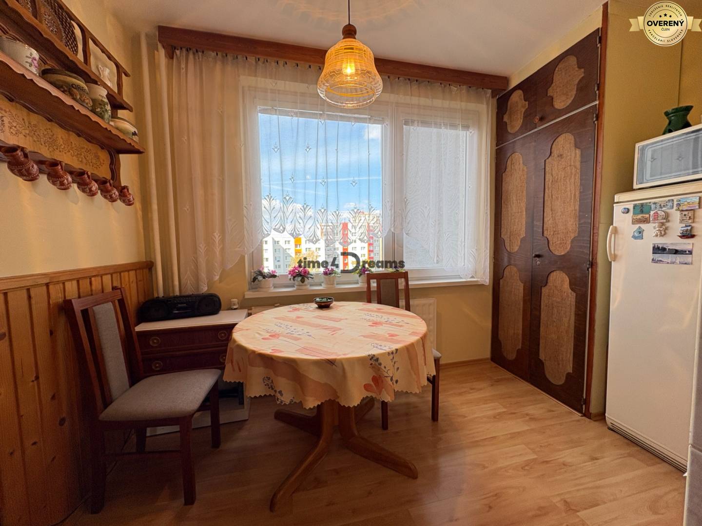 Na predaj: CENTRUM veľký 3 izb.byt + BALKON + ŠATNIK