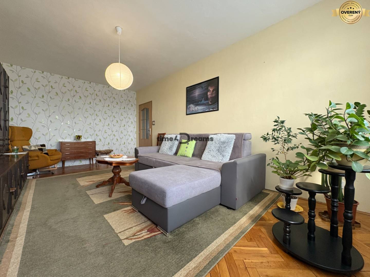 Na predaj: CENTRUM veľký 3 izb.byt + BALKON + ŠATNIK