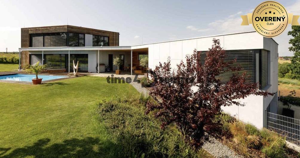 Na predaj: Stavebný pozemok s výhľadom + IS v Leviciach