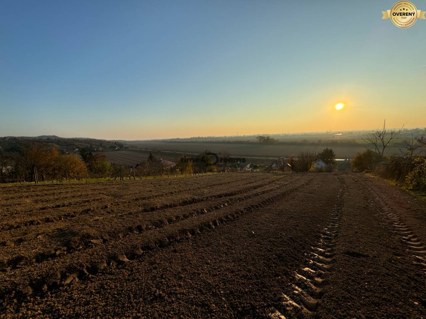 Na predaj: Stavebný pozemok s výhľadom v meste Levice