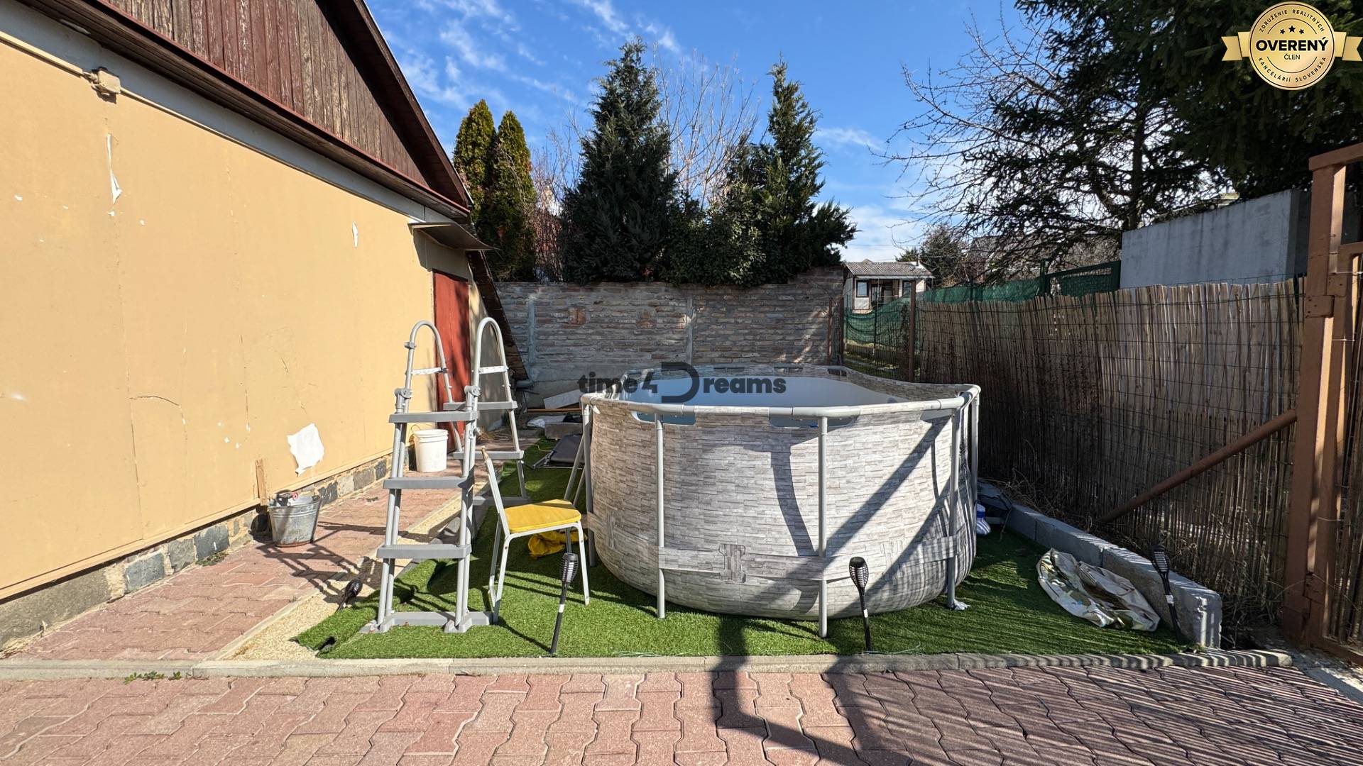 NA PREDAJ pozemok s chatkou Nitra