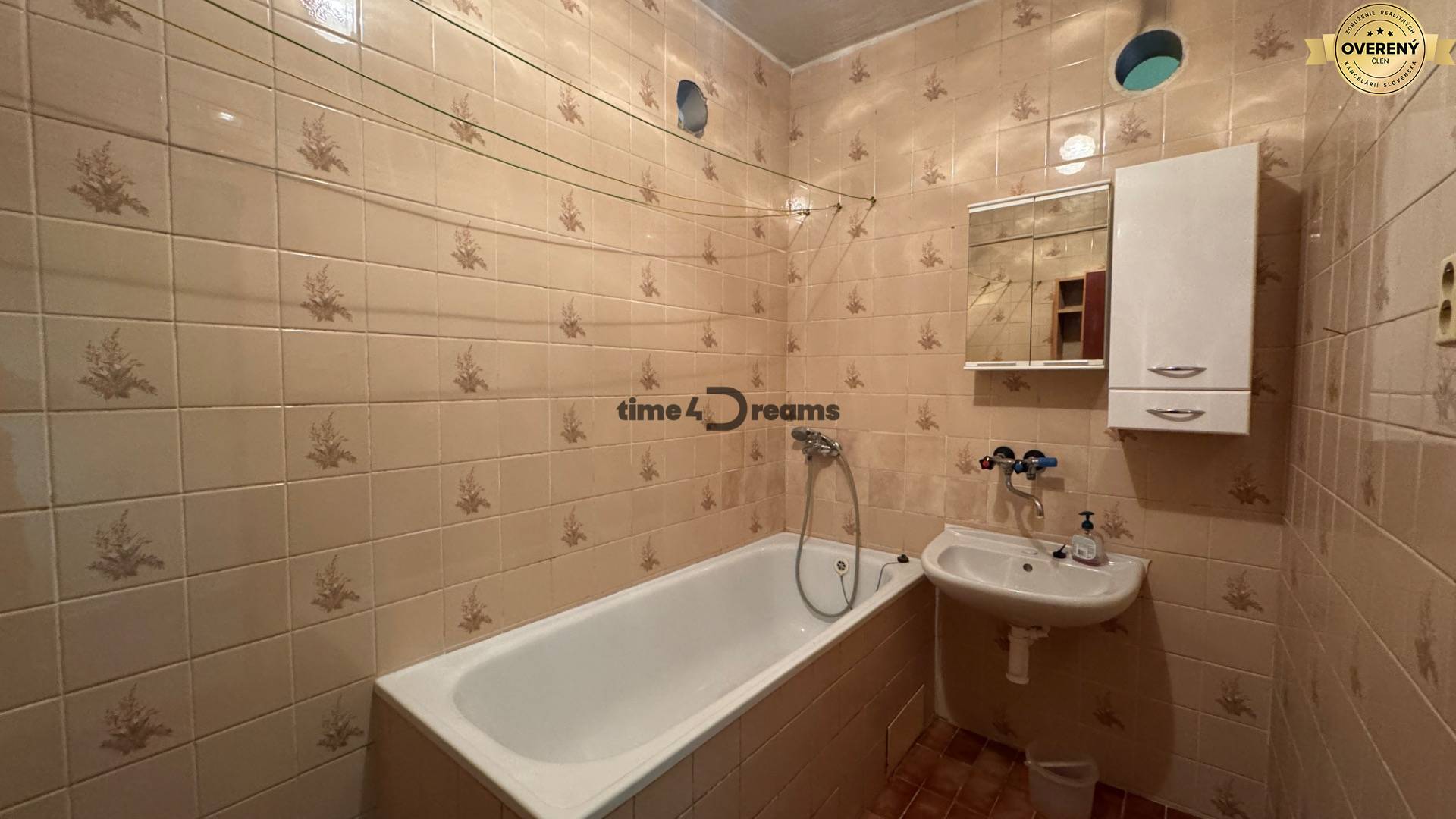 NA PREDAJ 5 izbový rodinný dom v obci Urmince - Topoľčany