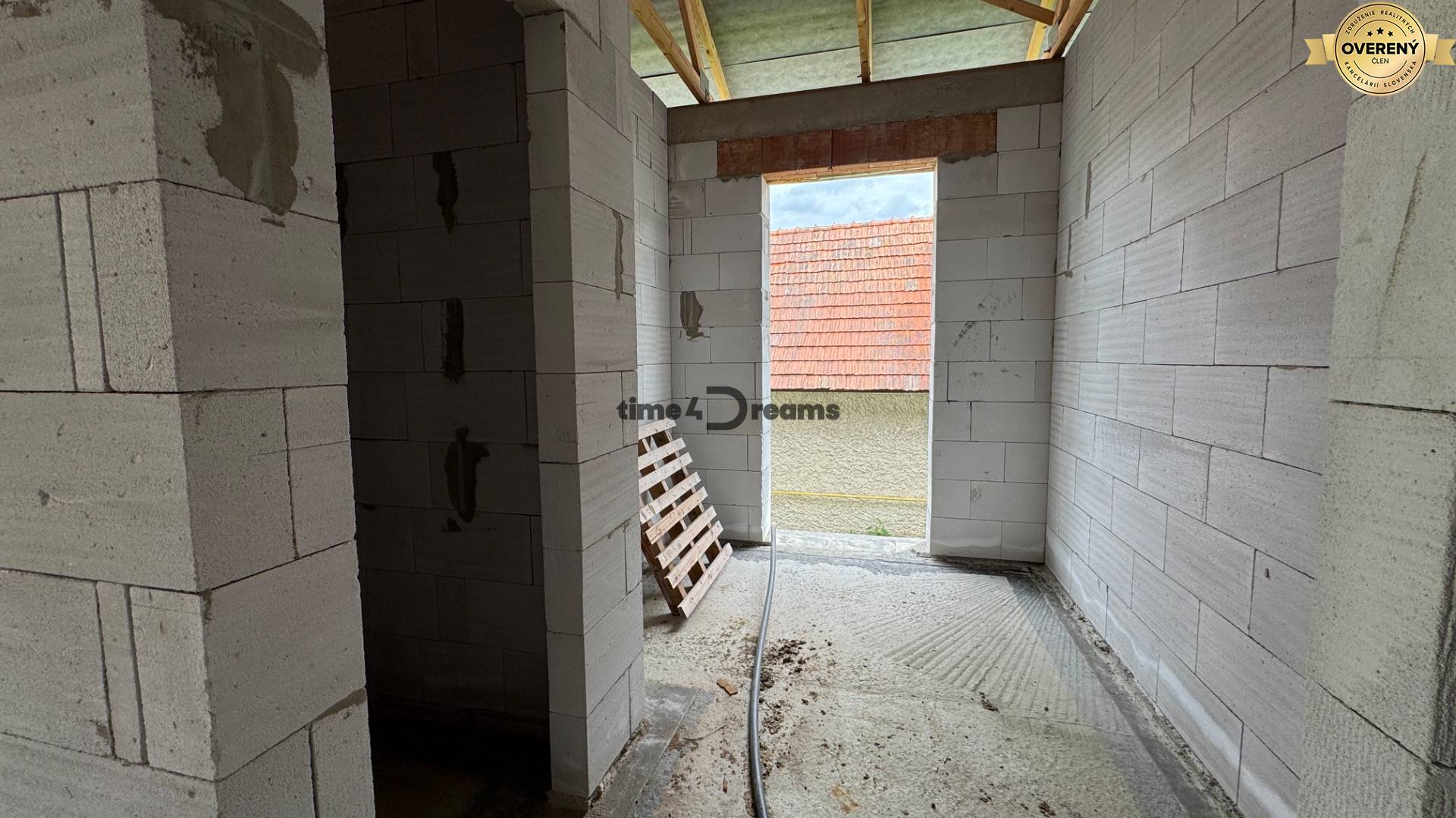 NA PREDAJ 4 izbový dom v obci Ladice