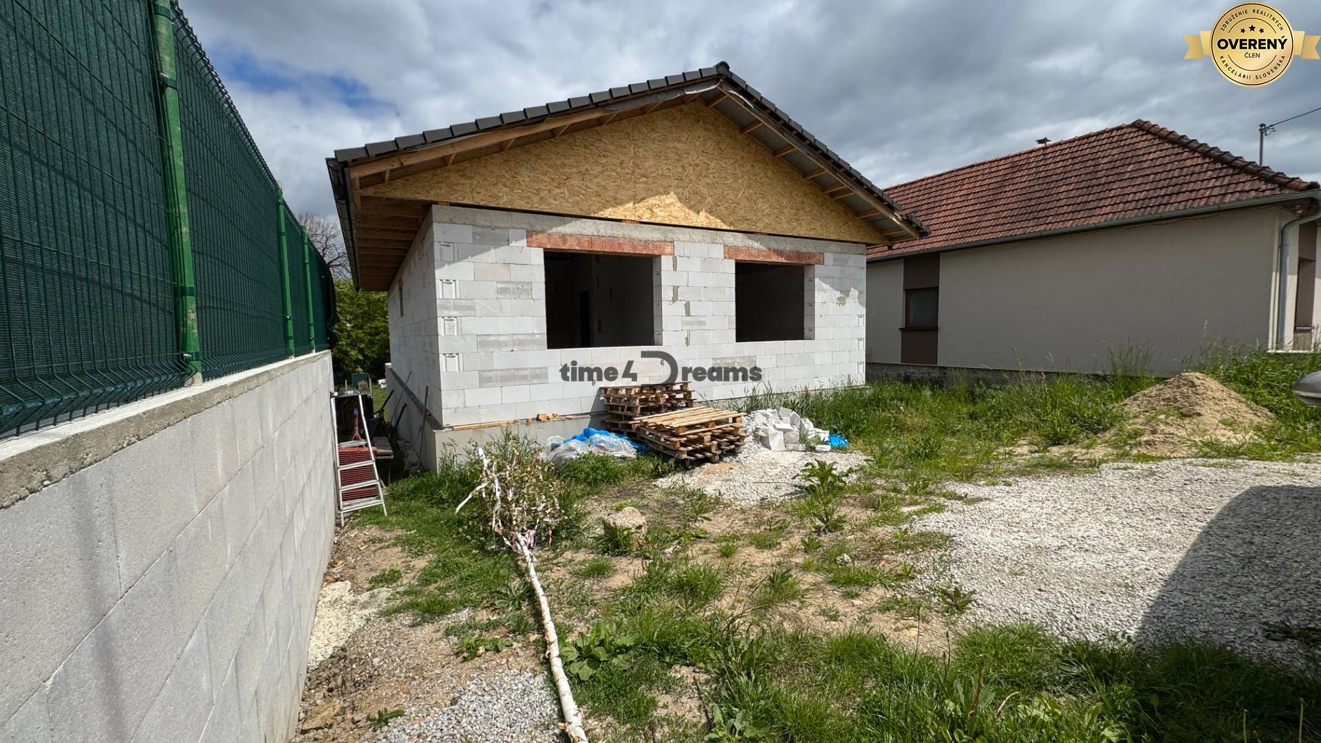 NA PREDAJ 4 izbový dom v obci Ladice