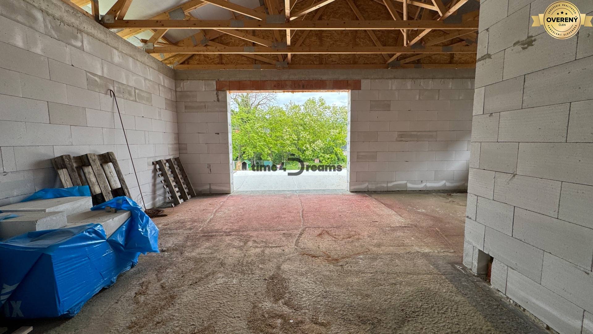 NA PREDAJ 4 izbový dom v obci Ladice