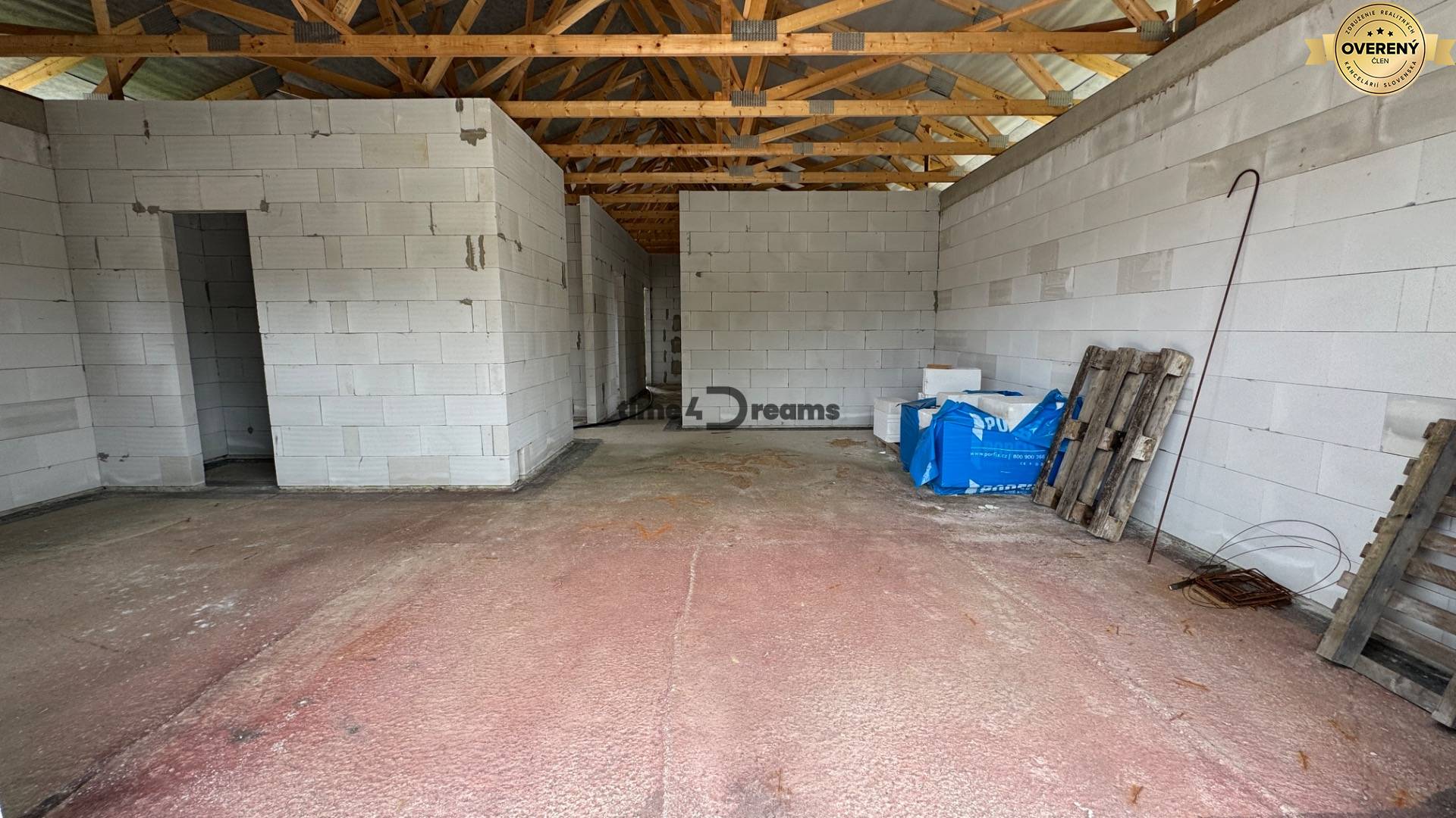 NA PREDAJ 4 izbový dom v obci Ladice