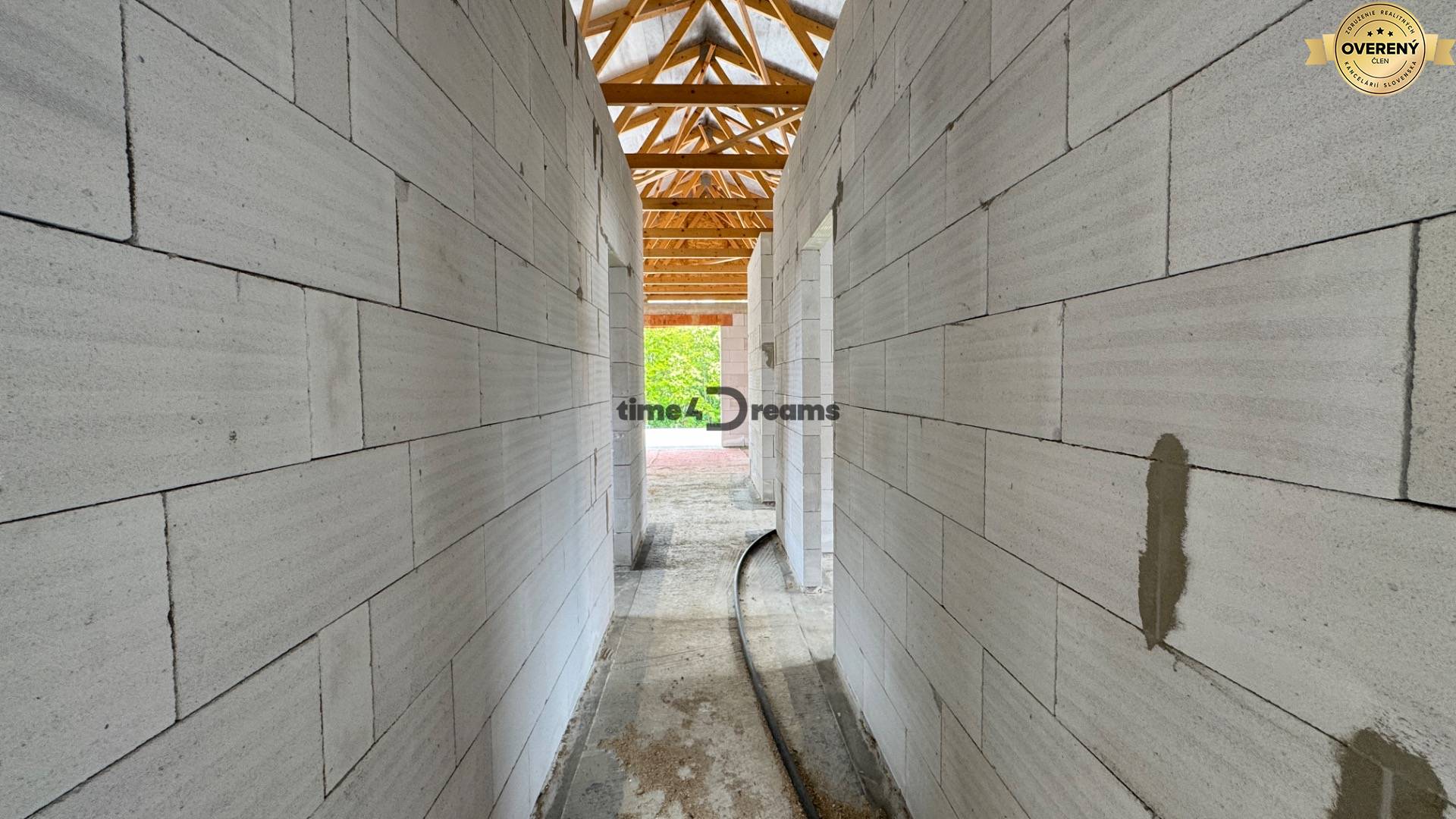 NA PREDAJ 4 izbový dom v obci Ladice