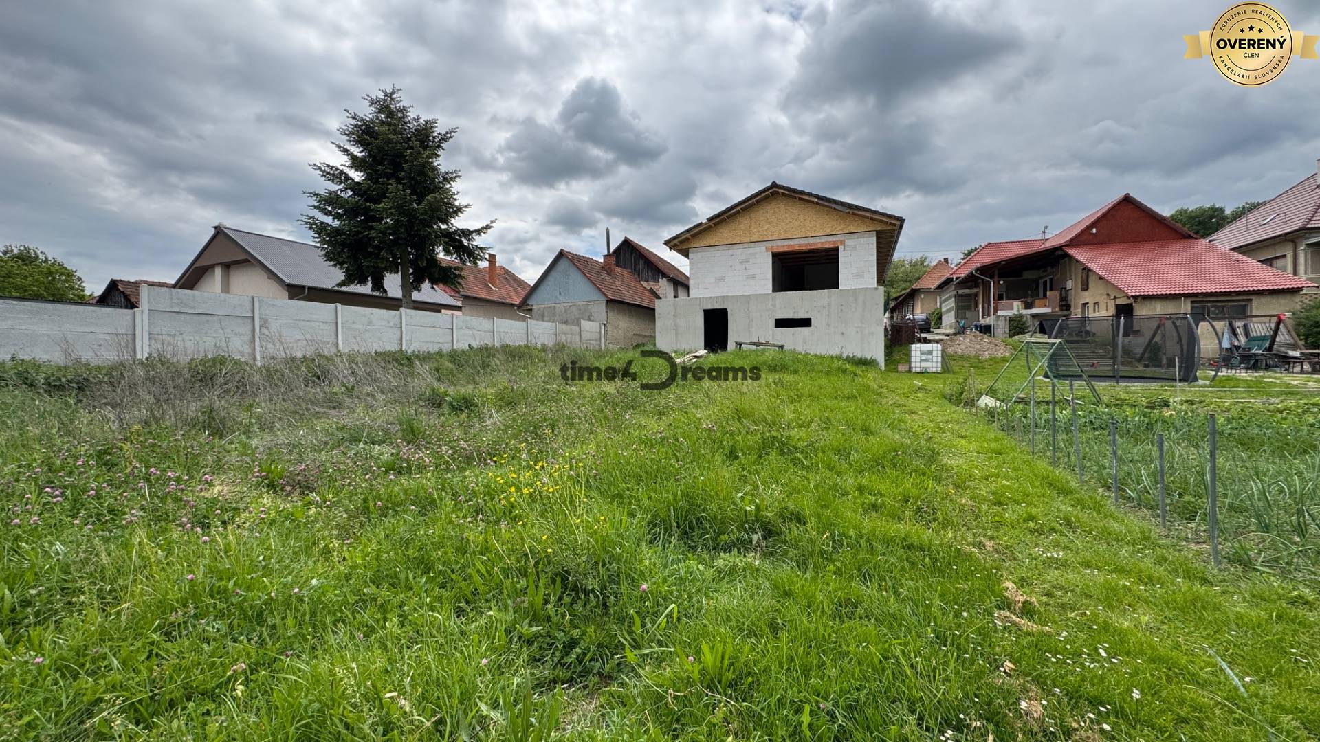 NA PREDAJ 4 izbový dom v obci Ladice