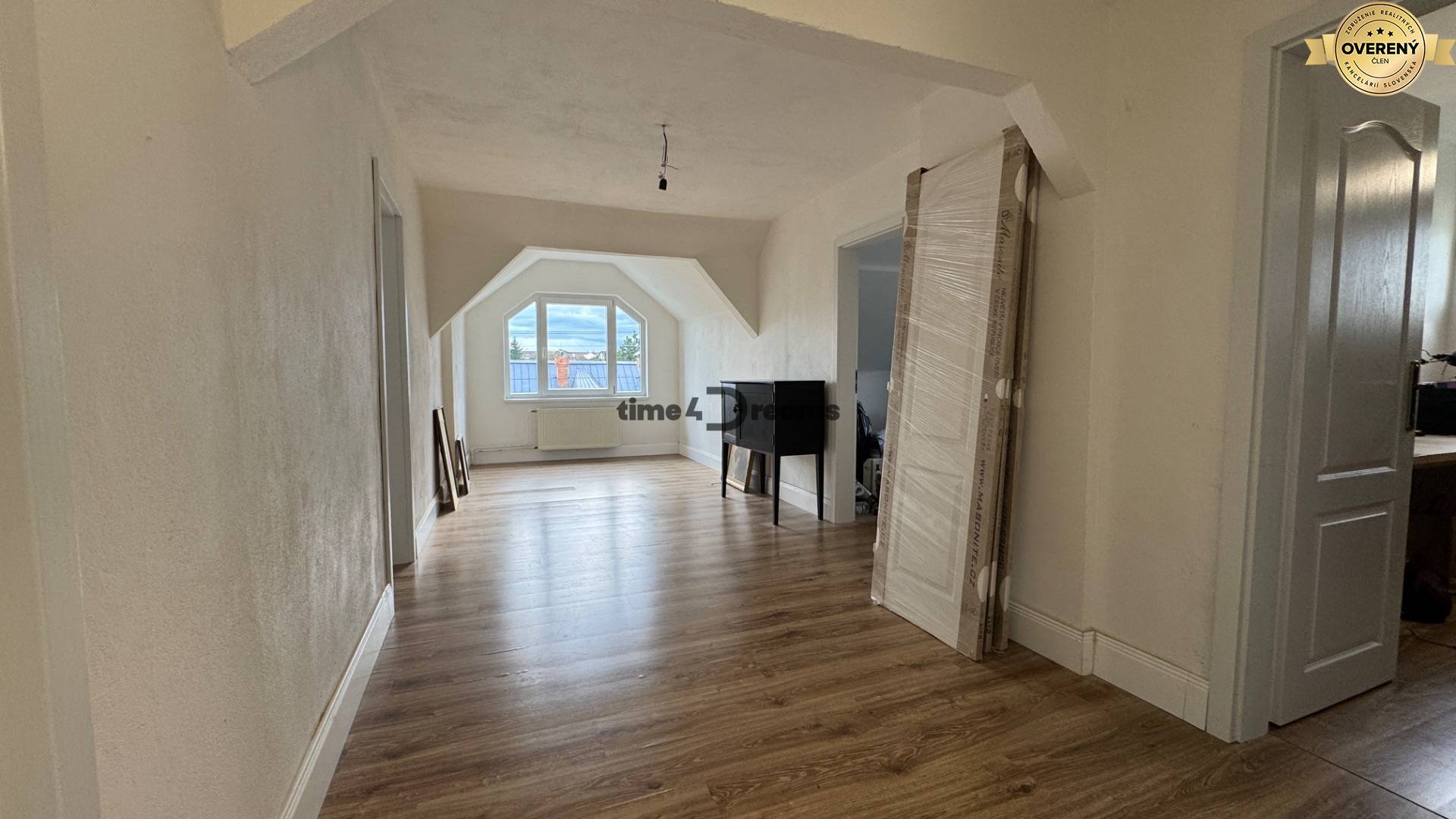 NA PREDAJ 9 izbový rodinný dom v obci Cabaj Čápor