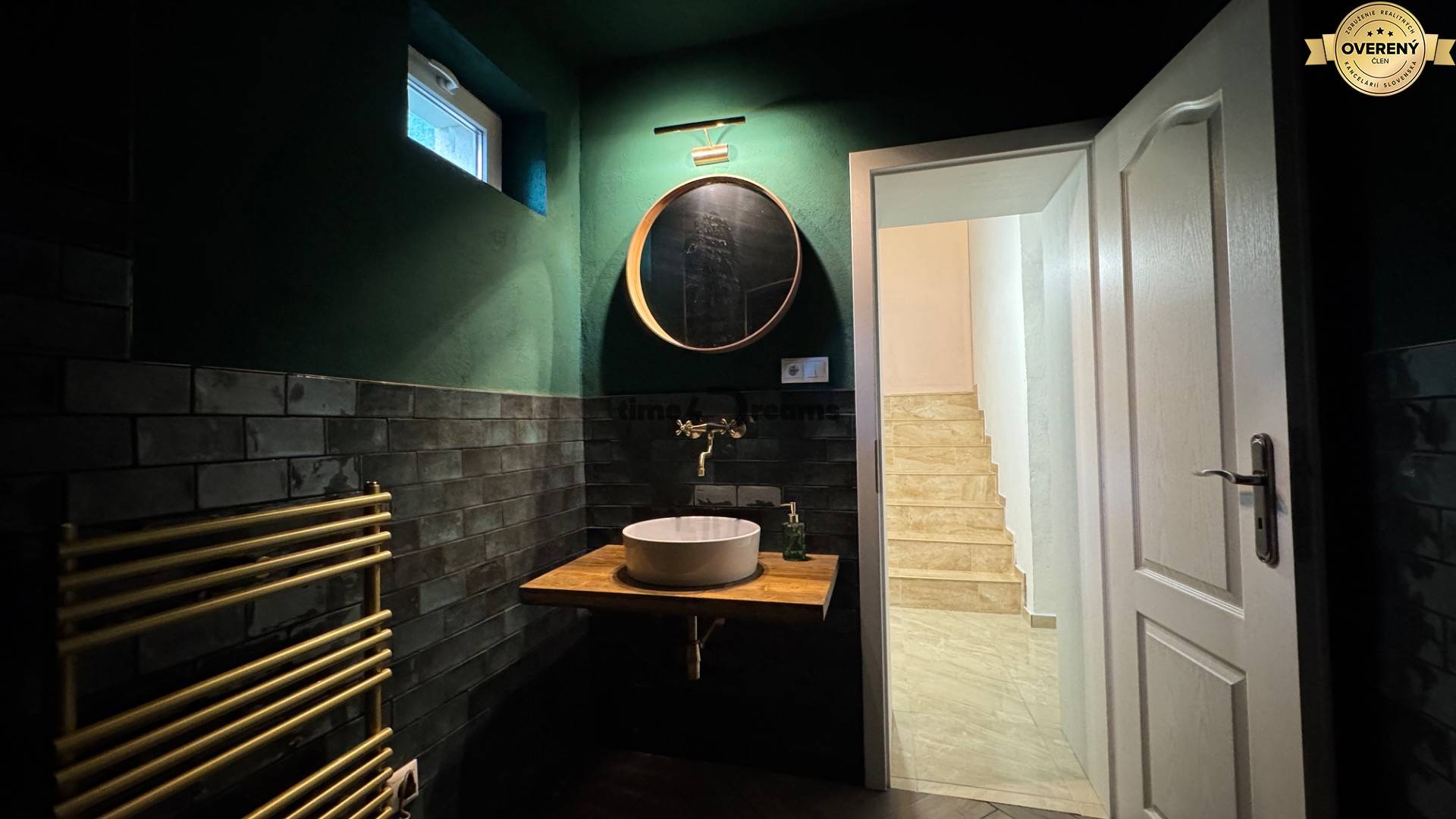 NA PREDAJ 9 izbový rodinný dom v obci Cabaj Čápor