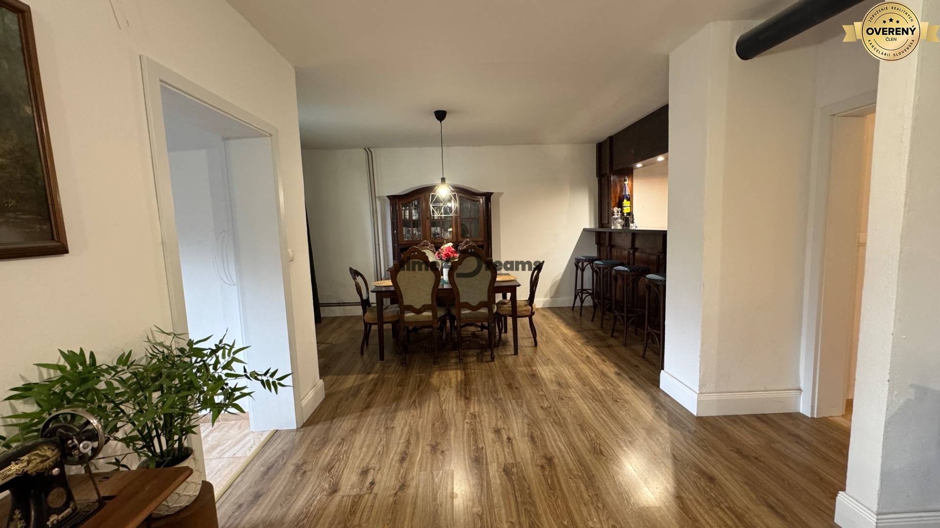 NA PREDAJ 9 izbový rodinný dom v obci Cabaj Čápor