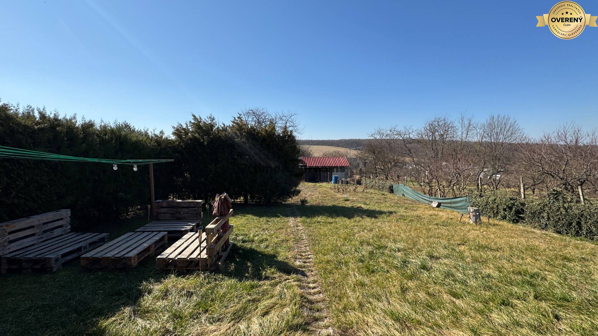 NA PREDAJ pozemok s chatkou Nitra