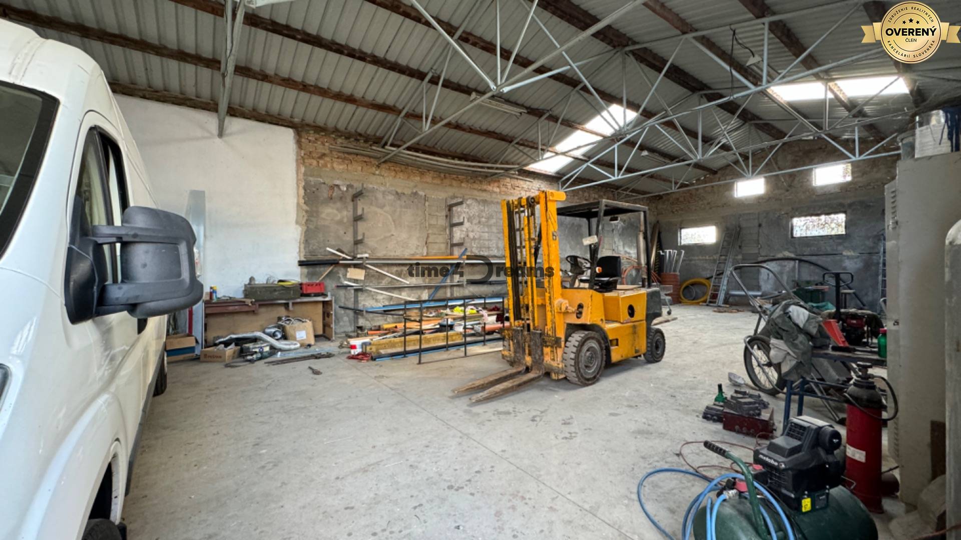 NA PREDAJ rodinný dom/polyfunkcia Komjatice