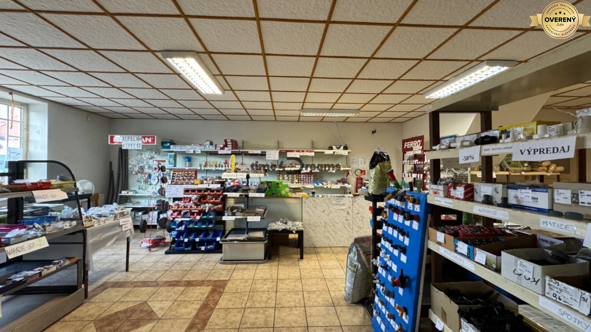 NA PREDAJ rodinný dom/polyfunkcia Komjatice