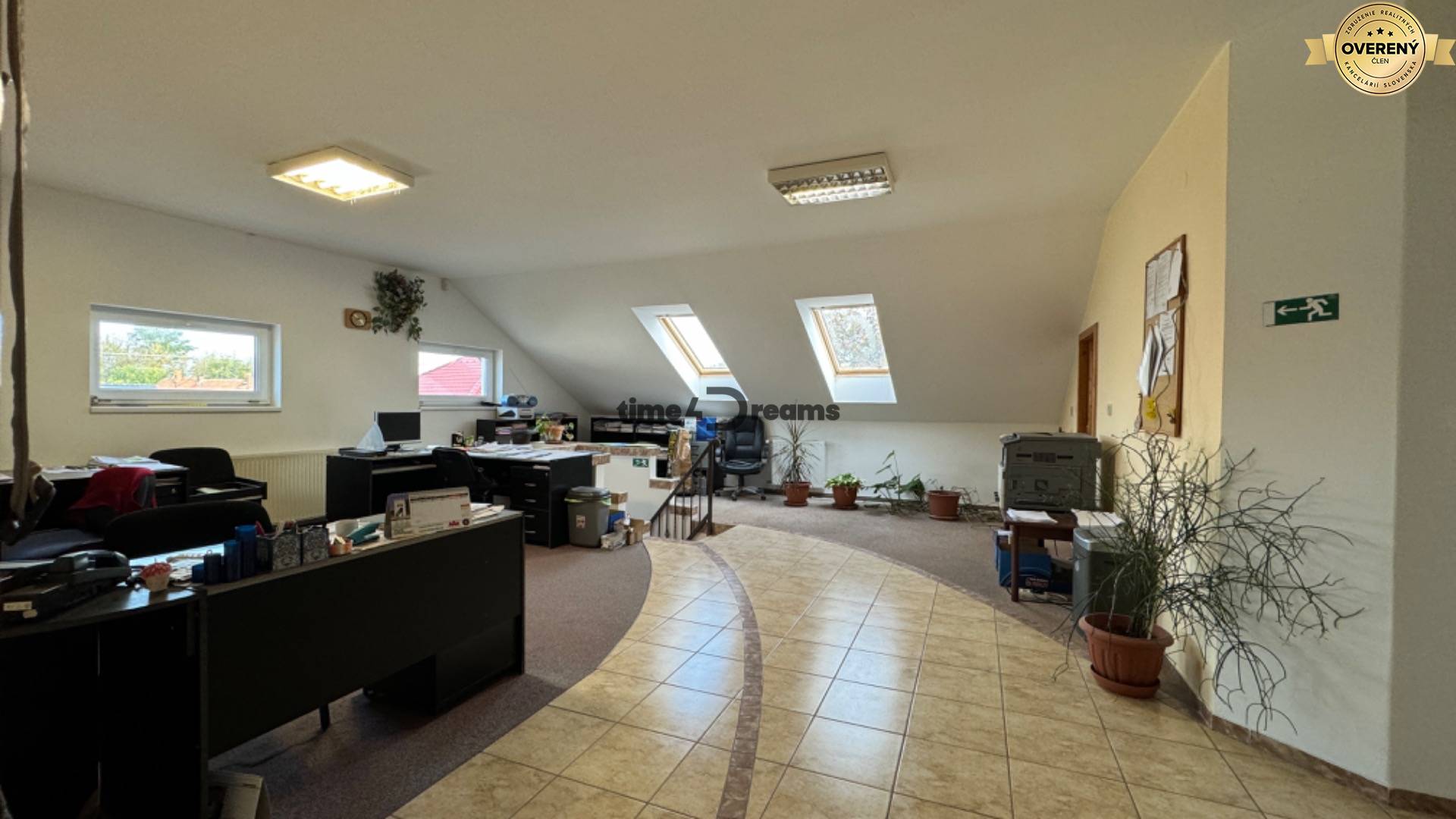 NA PREDAJ rodinný dom/polyfunkcia Komjatice