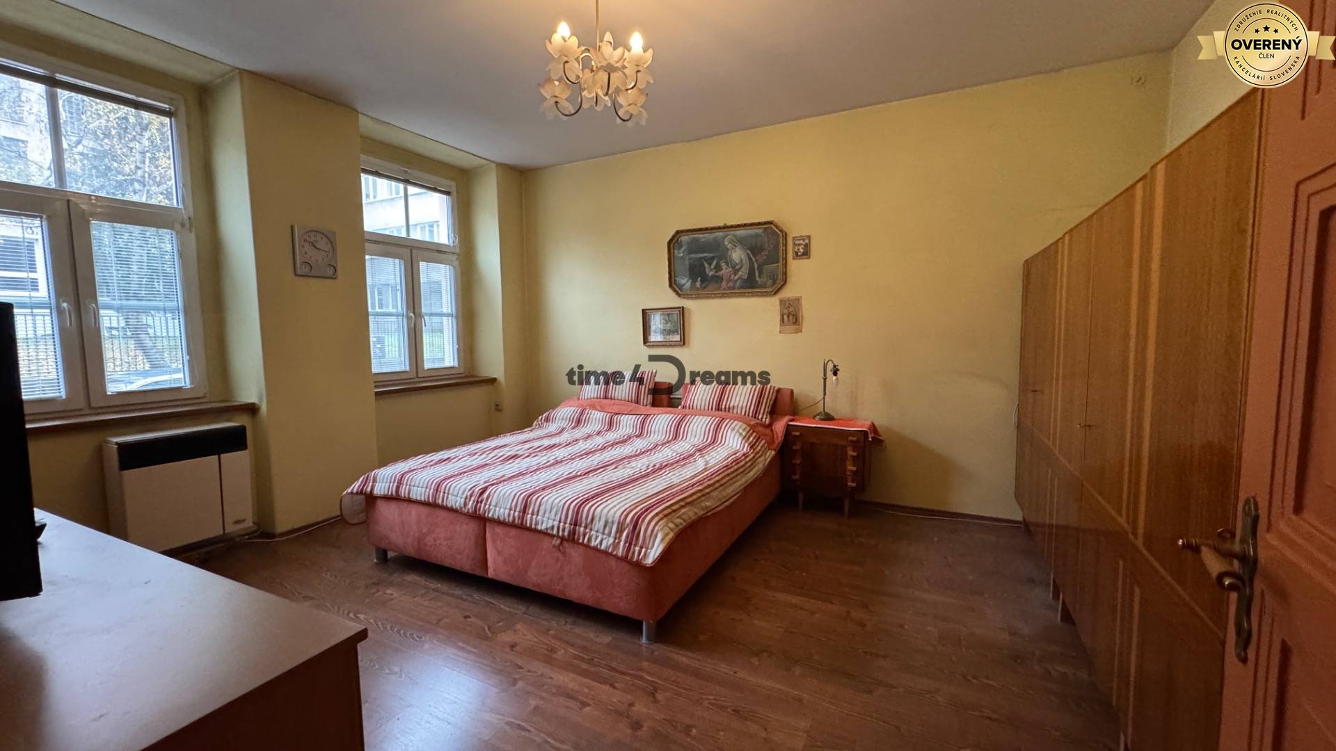 NA PREDAJ 2 izbový byt v historickej bytovke v centre NITRY