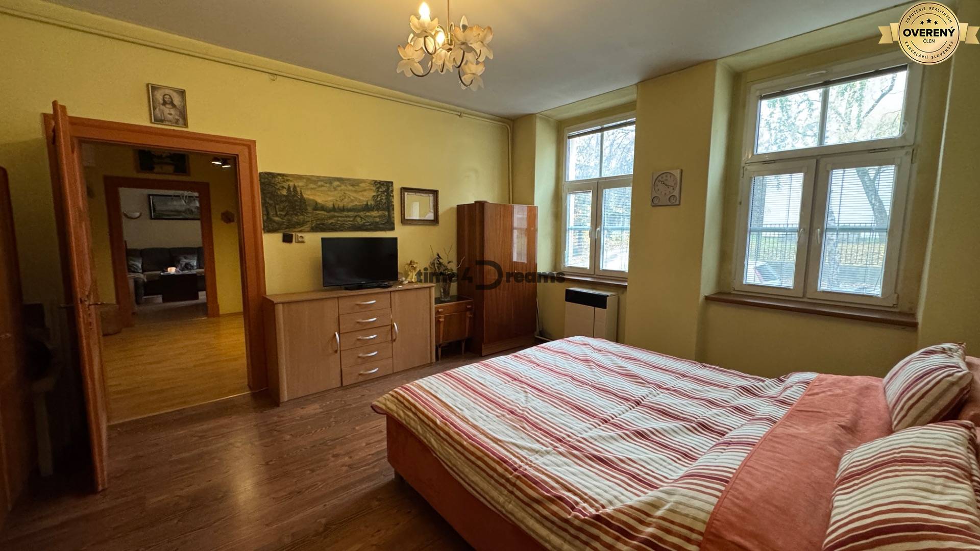 NA PREDAJ 2 izbový byt v historickej bytovke v centre NITRY