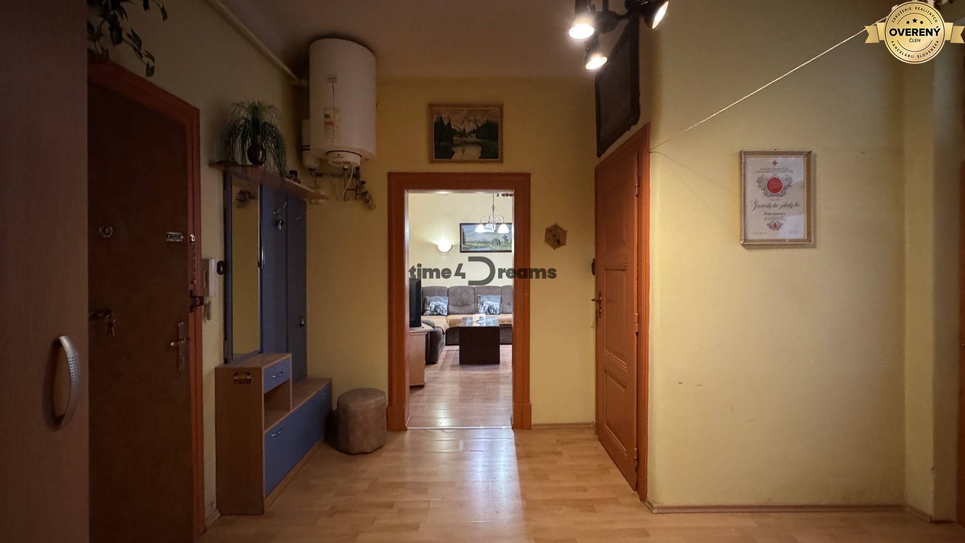 NA PREDAJ 2 izbový byt v historickej bytovke v centre NITRY