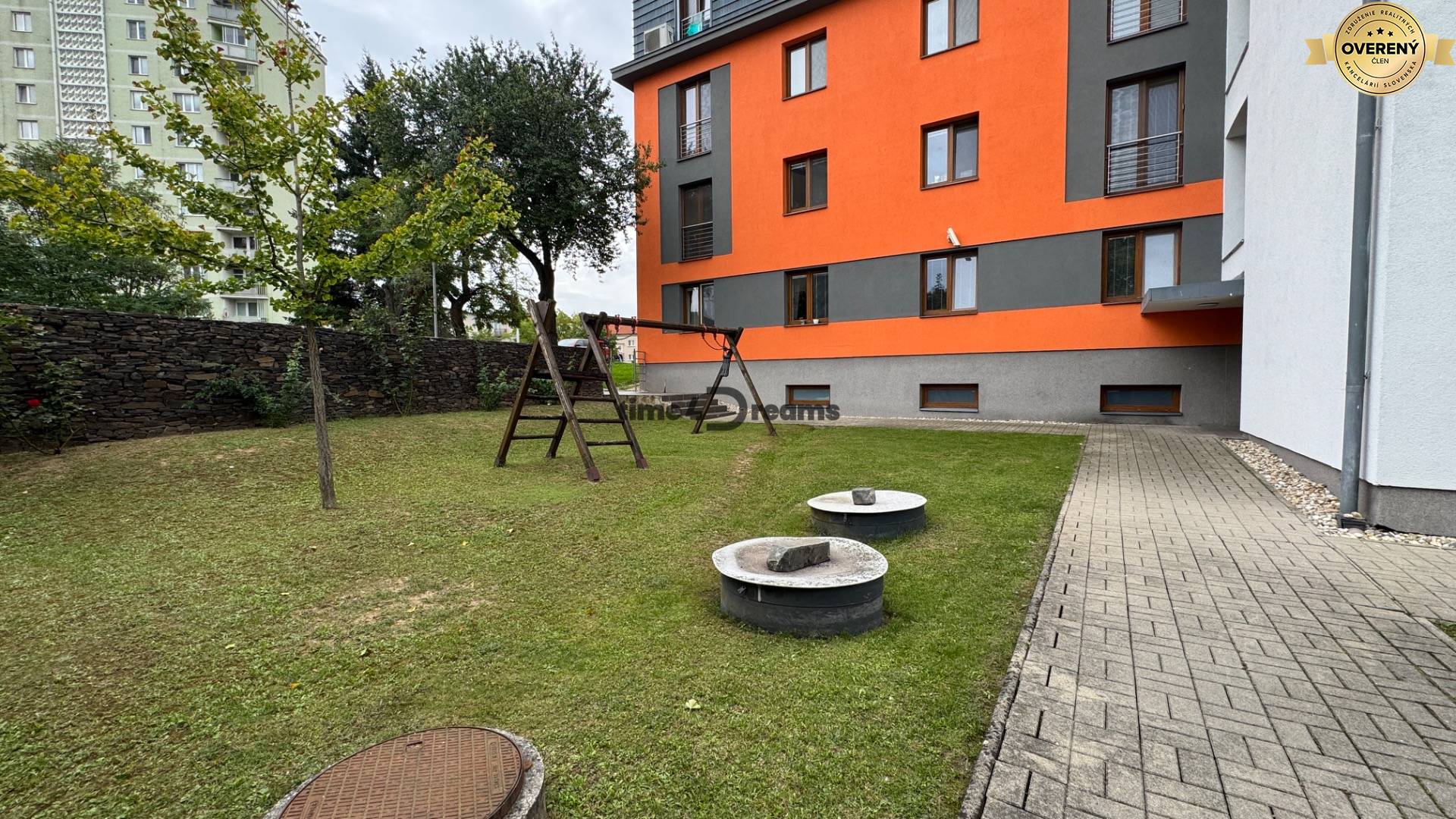 NA PRENÁJOM 1 izbový byt v centre mesta Nitra s GARÁŽOU