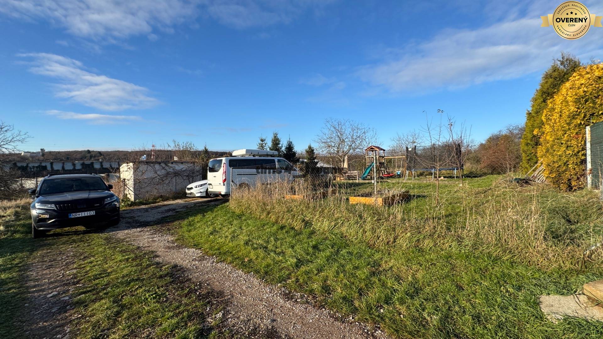 NA PREDAJ 870m2 pozemok Nitra - Čermáň