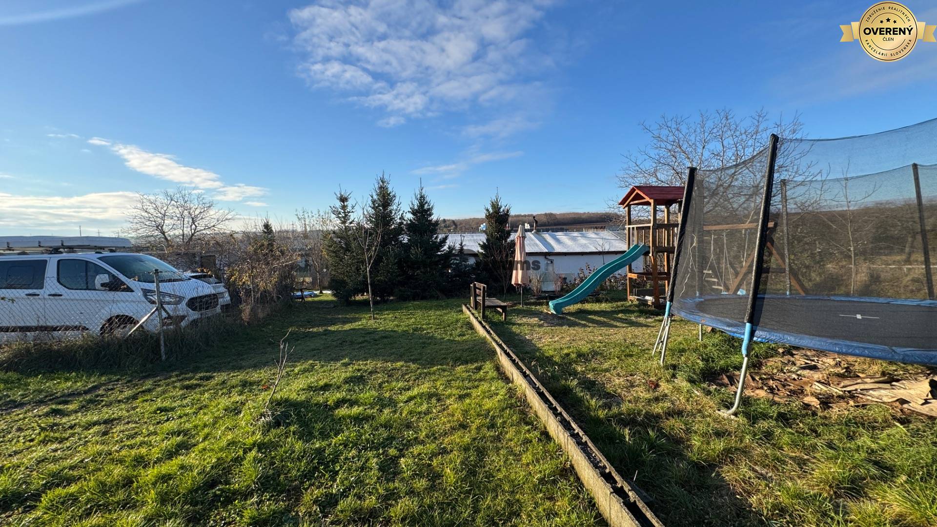 NA PREDAJ 870m2 pozemok Nitra - Čermáň