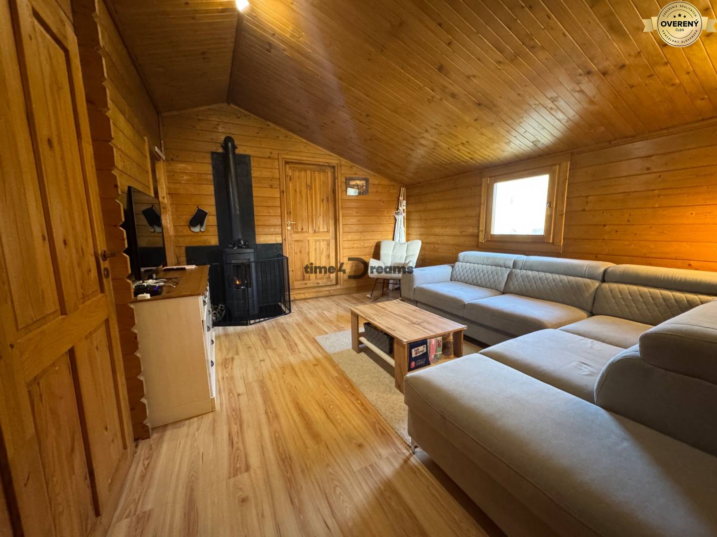 NA PREDAJ 870m2 pozemok Nitra - Čermáň