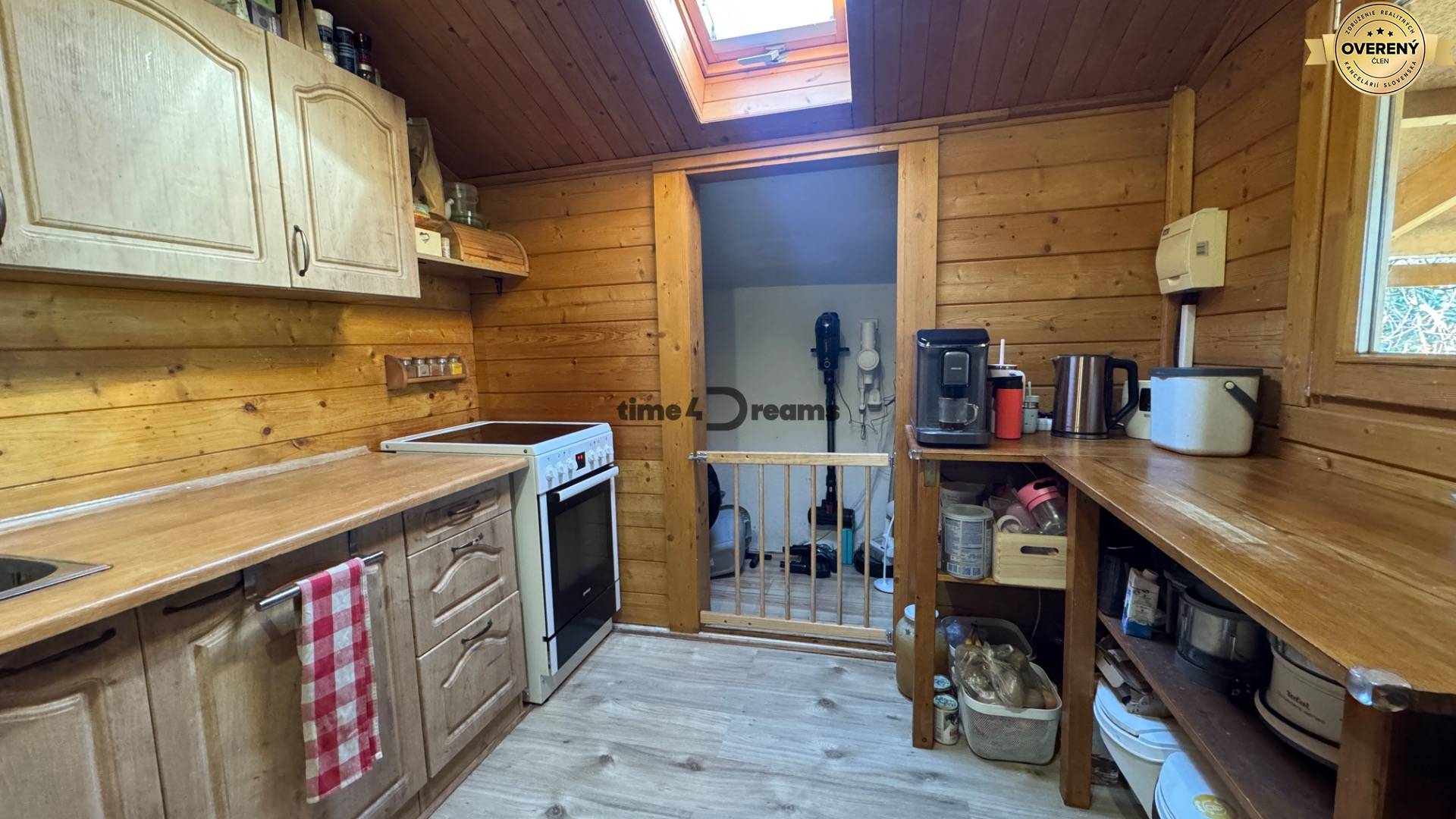 NA PREDAJ 870m2 pozemok Nitra - Čermáň