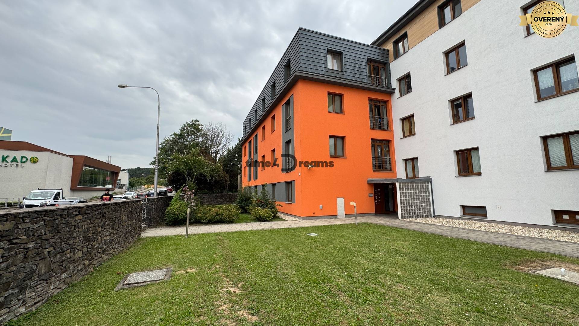 NA PRENÁJOM garážove státie v centre mesta Nitra