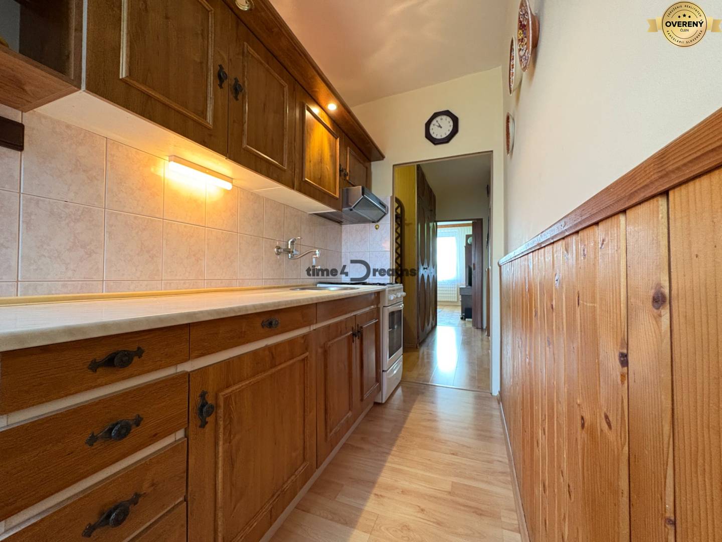 Na predaj: CENTRUM veľký 3 izb.byt + BALKON + ŠATNIK