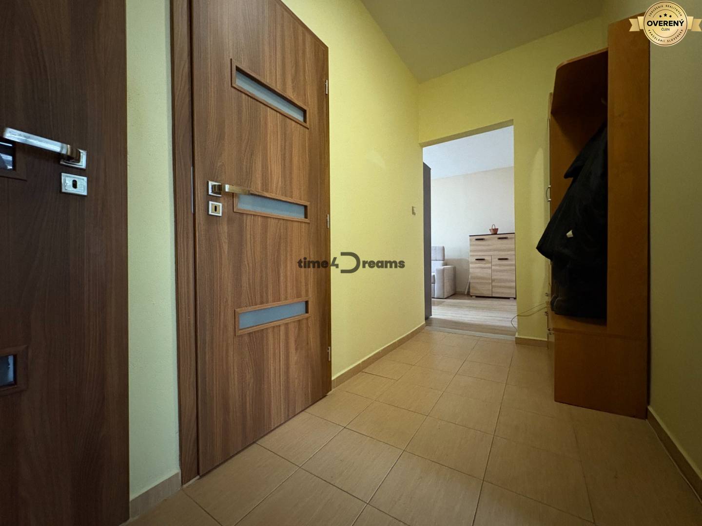 Na predaj: 3 izb.byt + BALKON + PIVNICA + ŠATNÍK + ŠPAJZA