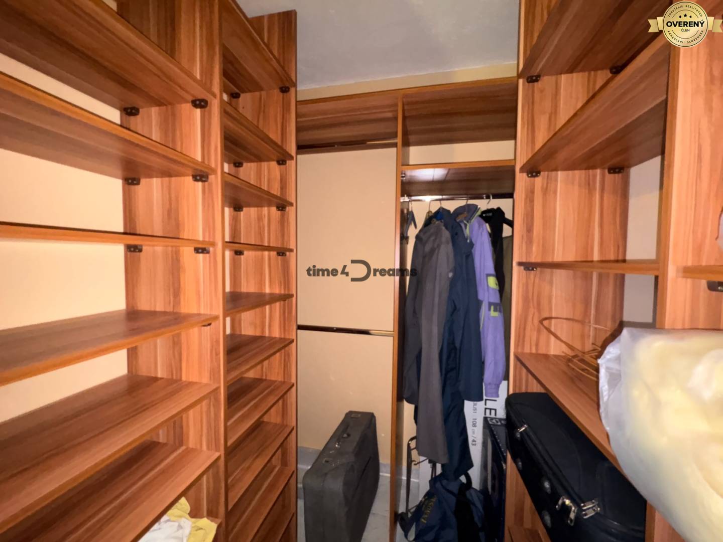 Na predaj: 3 izb.byt + BALKON + PIVNICA + ŠATNÍK + ŠPAJZA