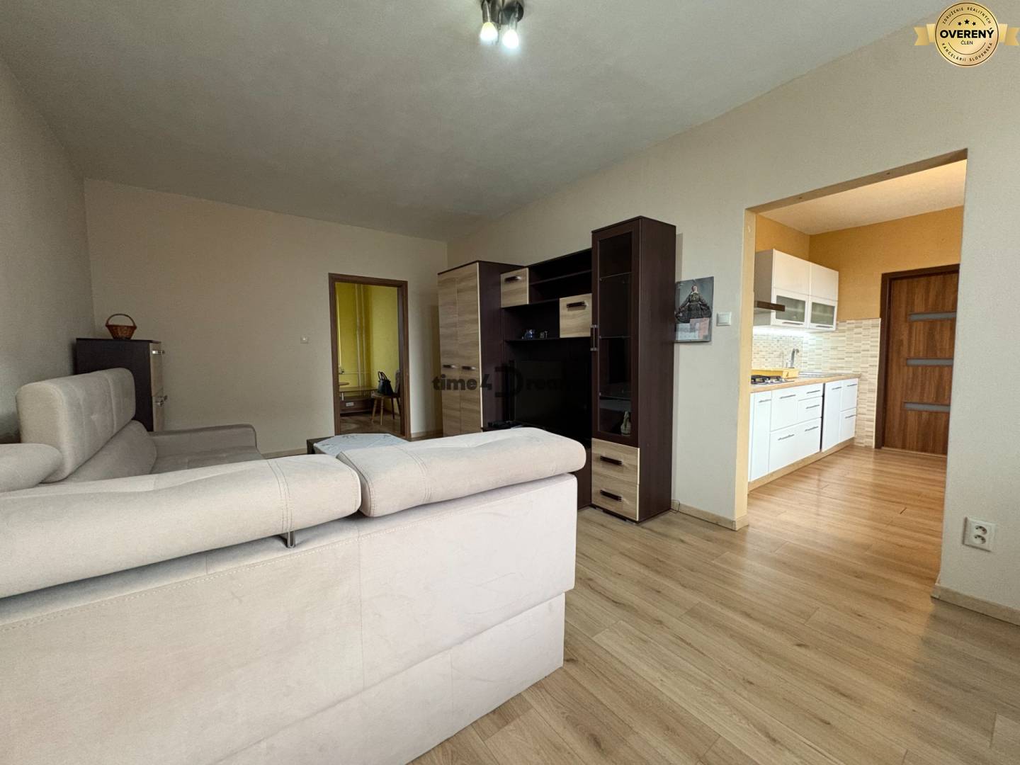 Na predaj: 3 izb.byt + BALKON + PIVNICA + ŠATNÍK + ŠPAJZA