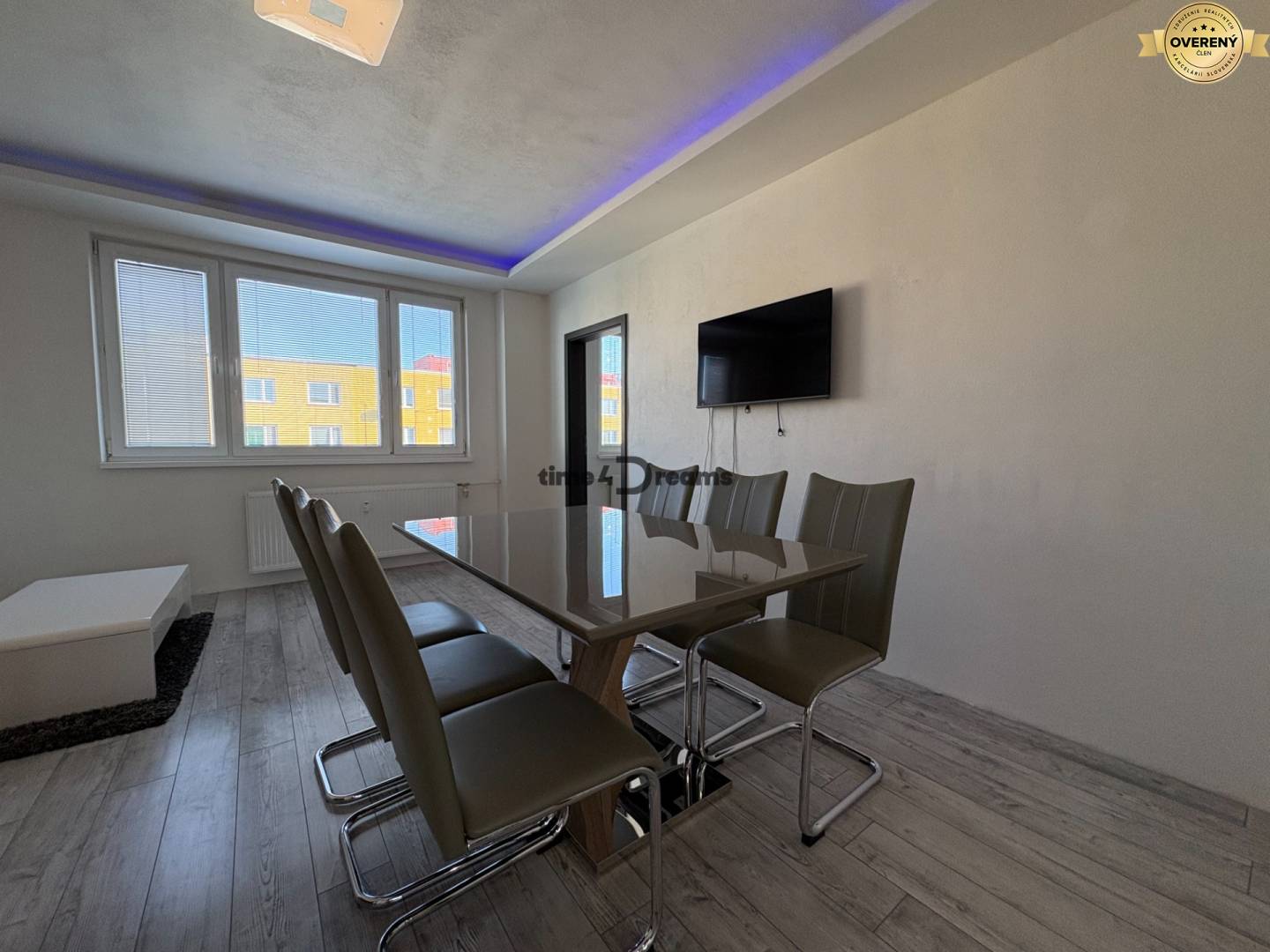 Na predaj: 4 izbový byt + LOGGIA + PIVNICA