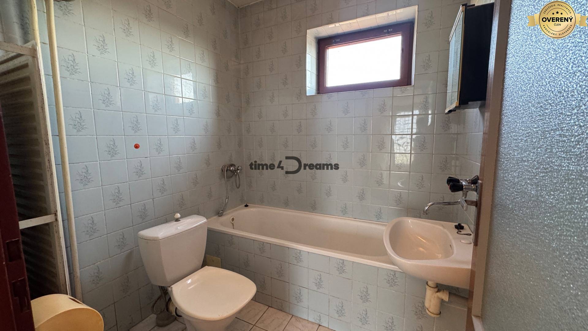 NA PREDAJ 5 izbový rodinný dom v obci Urmince - Topoľčany