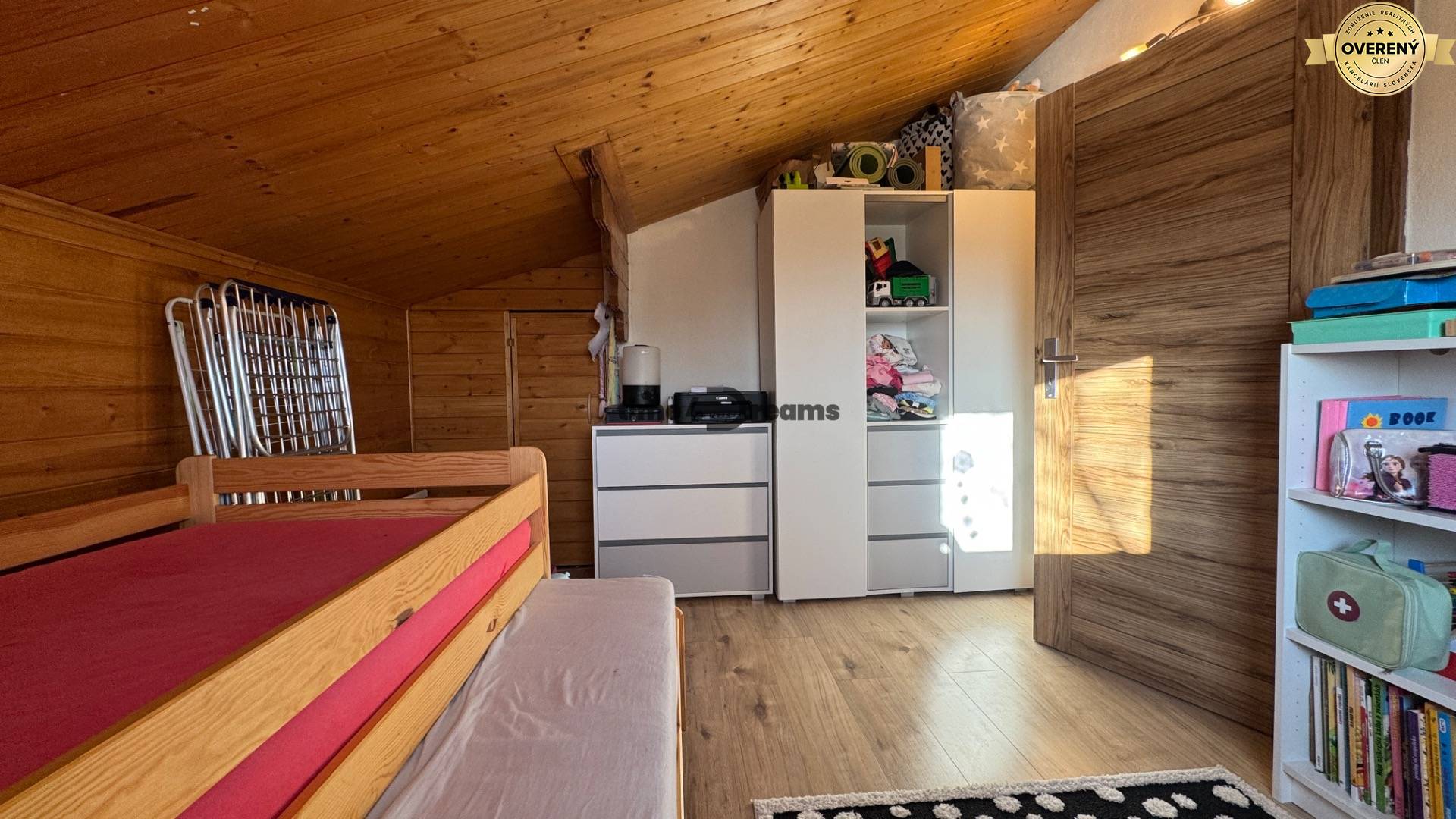 NA PREDAJ 870m2 pozemok Nitra - Čermáň
