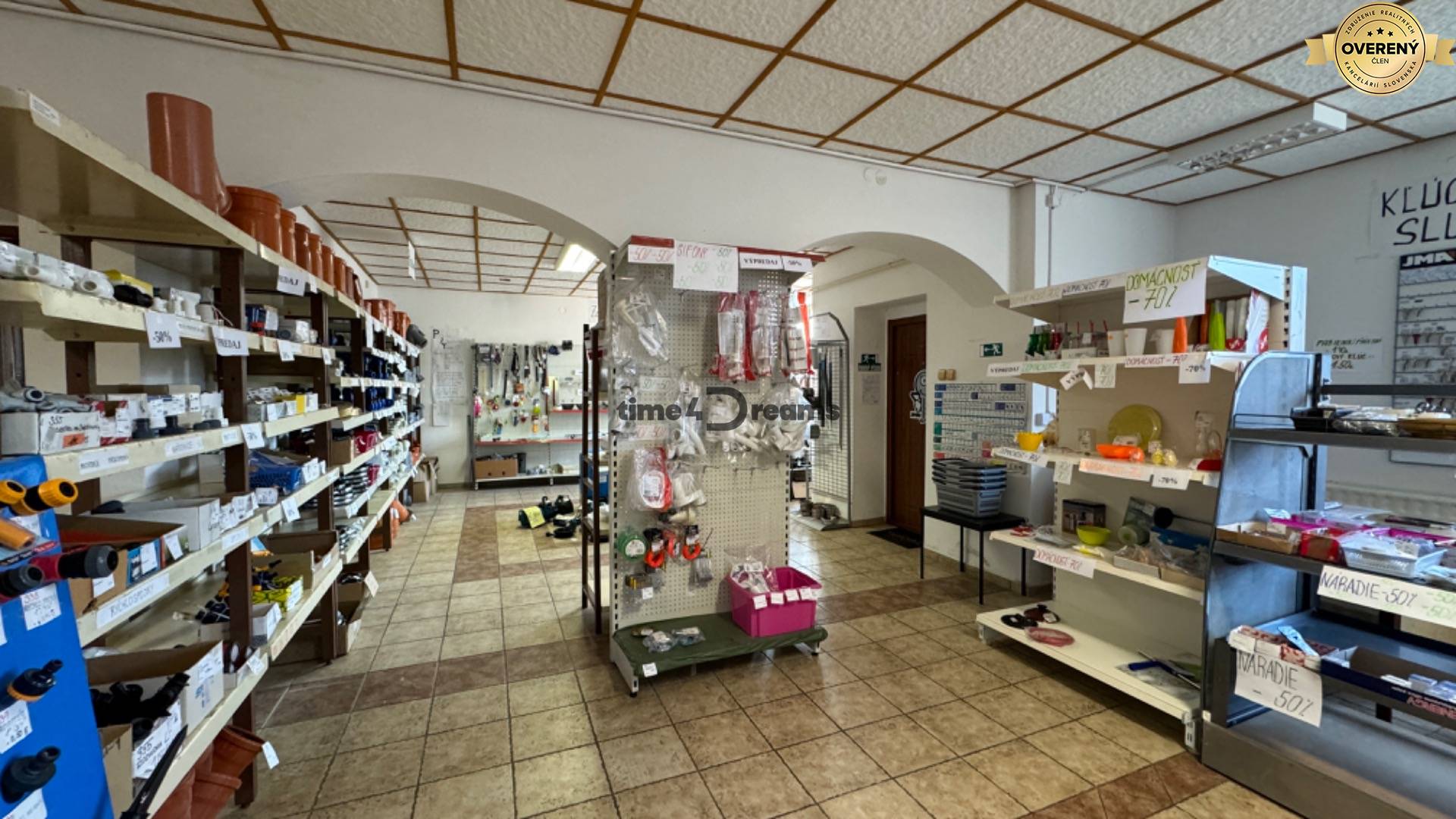 NA PREDAJ rodinný dom/polyfunkcia Komjatice