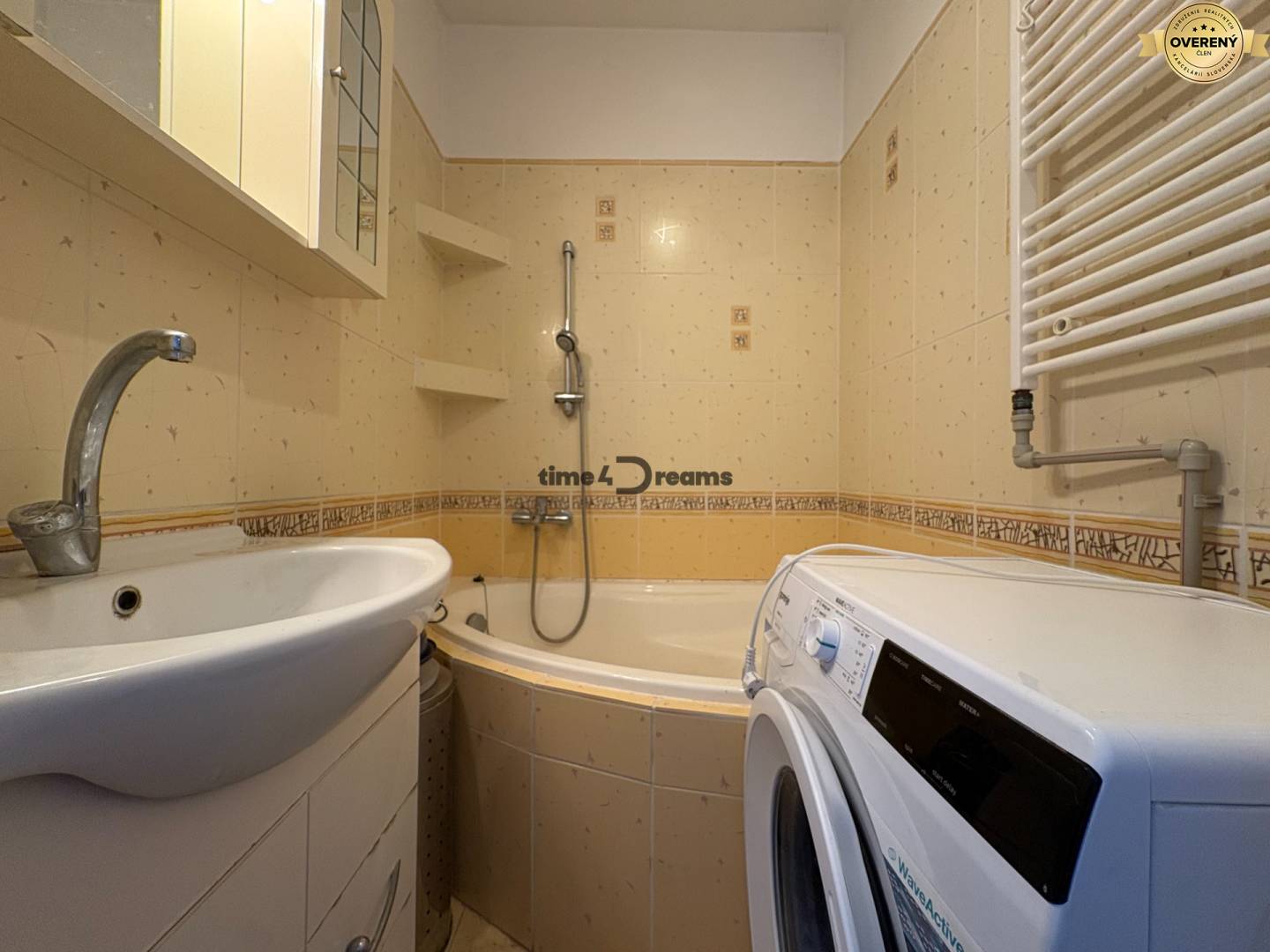 Na predaj: 3 izb.byt + BALKON + PIVNICA