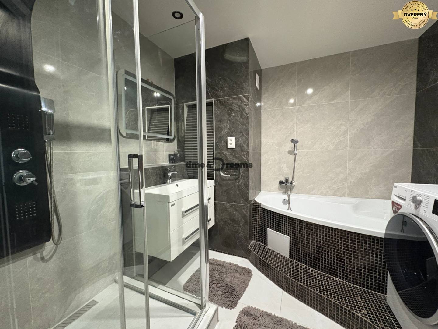 Na predaj: 4 izbový byt + LOGGIA + PIVNICA