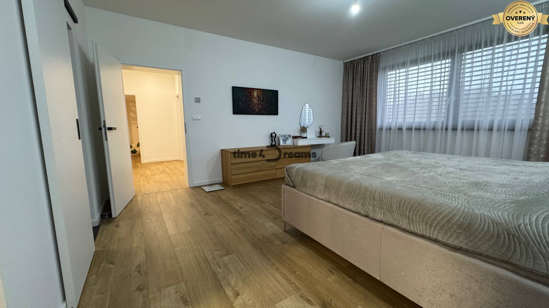 NA PREDAJ Nadštandardný rodinný dom v obci Pohranice NITRA