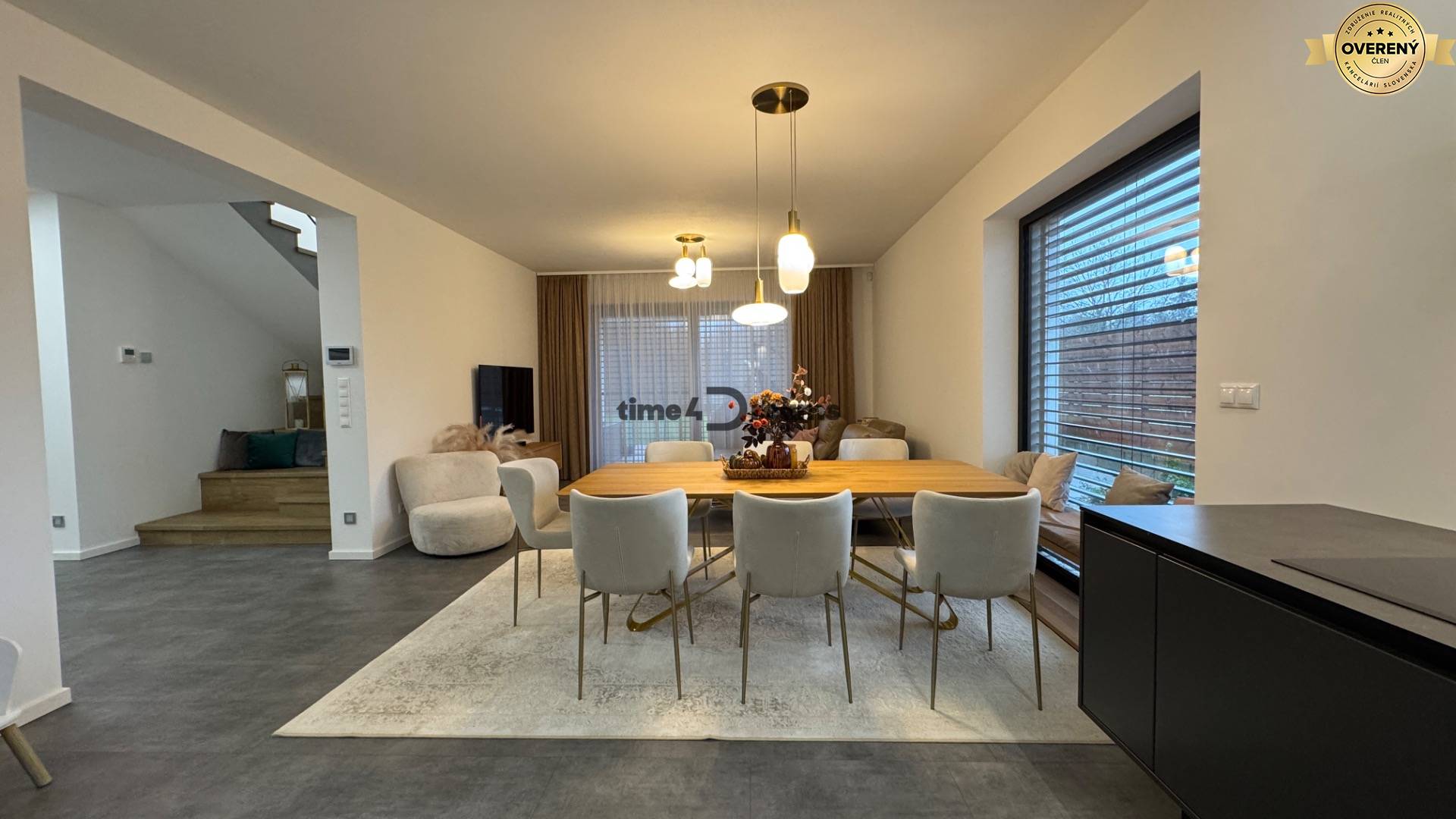 NA PREDAJ Nadštandardný rodinný dom v obci Pohranice NITRA